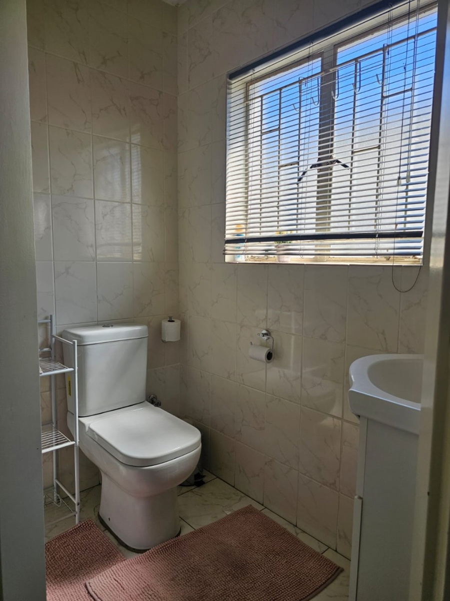 To Let 3 Bedroom Property for Rent in Kannoniers Park North West